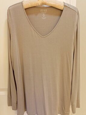 Jones New York V Neck Stretchy Top Taupe